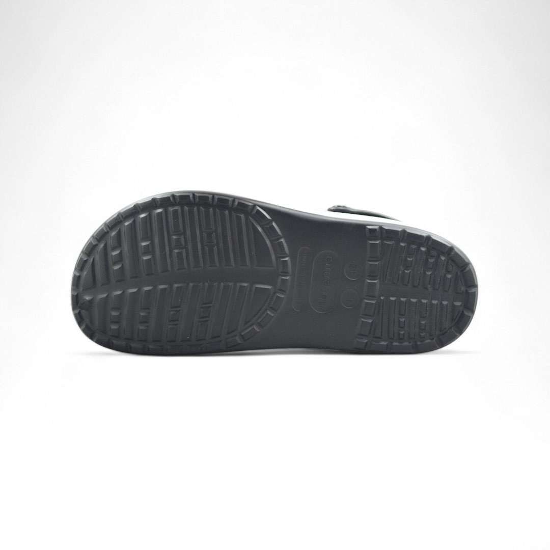 397NEGRO03-Photoroom