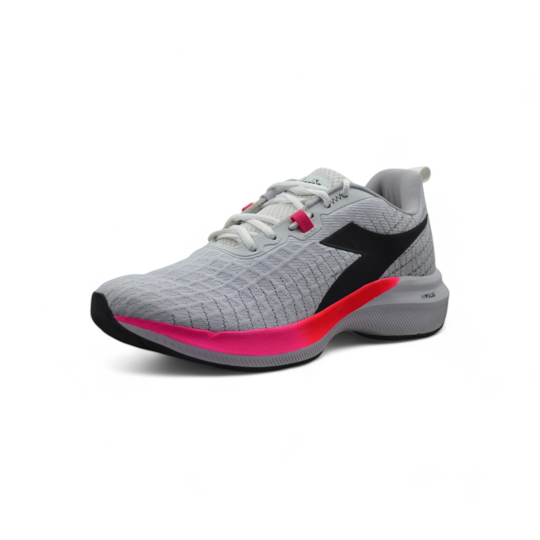 Articulo 2056<br>ZAPATILLA DEPORTIVA – DIADORA – 36/45 <br>Color 262 BLANCO/PINK <br> <span class='titulo_secundario' style='background-color:white;color:black;margin-top:7px; margin-bottom:0px;font-size:20px;'>Precio del Par</span>