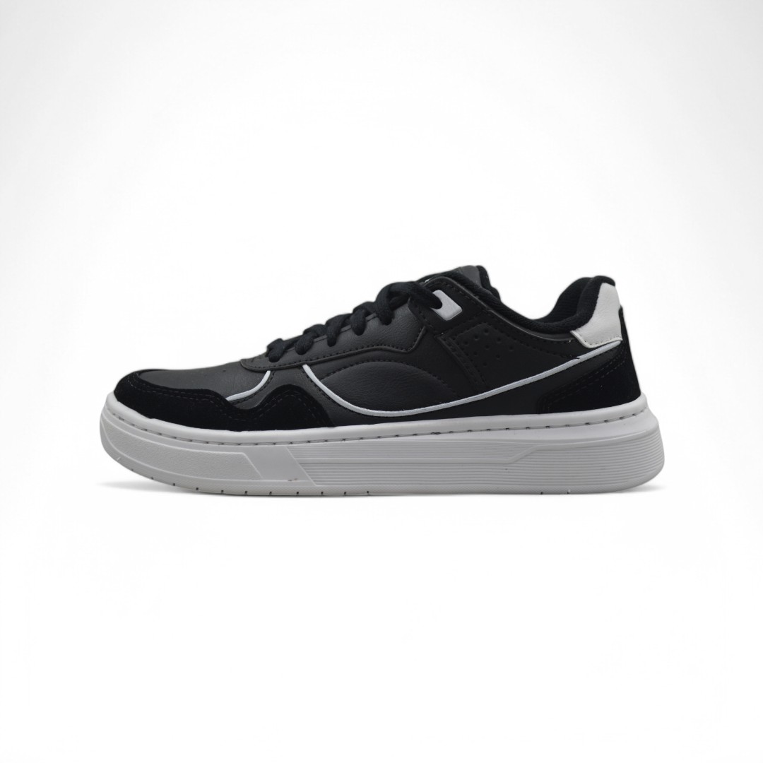 Articulo 2575<br>ZAPATILLA URBANA – MANCHESTER – 36/44<br>Color 008 NEGRO / BLANCO <br> <span class='titulo_secundario' style='background-color:white;color:black;margin-top:7px; margin-bottom:0px;font-size:20px;'>Precio del Par</span>