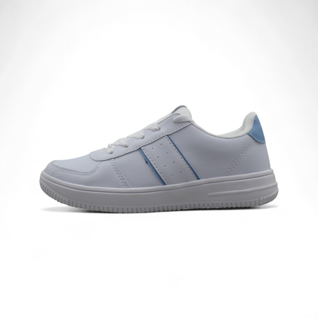 Articulo 2597<br>ZAPATILLA URBANA – VERENNA – 35/40 <br>Color 831 BLANCO / AZUL <br> <span class='titulo_secundario' style='background-color:white;color:black;margin-top:7px; margin-bottom:0px;font-size:20px;'>Precio del Par</span>