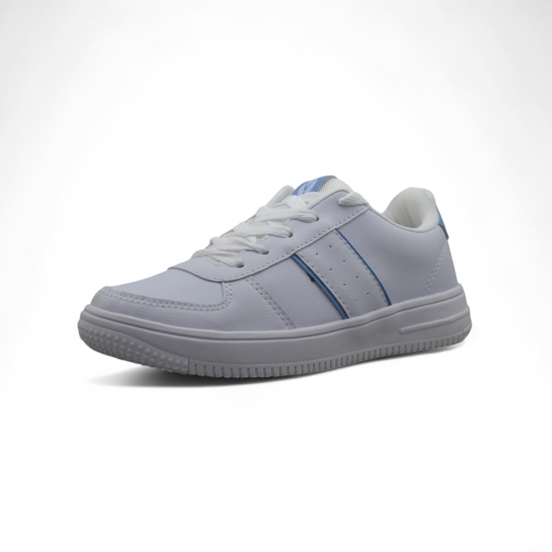 Articulo 2597<br>ZAPATILLA URBANA – VERENNA – 35/40 <br>Color 831 BLANCO / AZUL <br> <span class='titulo_secundario' style='background-color:white;color:black;margin-top:7px; margin-bottom:0px;font-size:20px;'>Precio del Par</span>