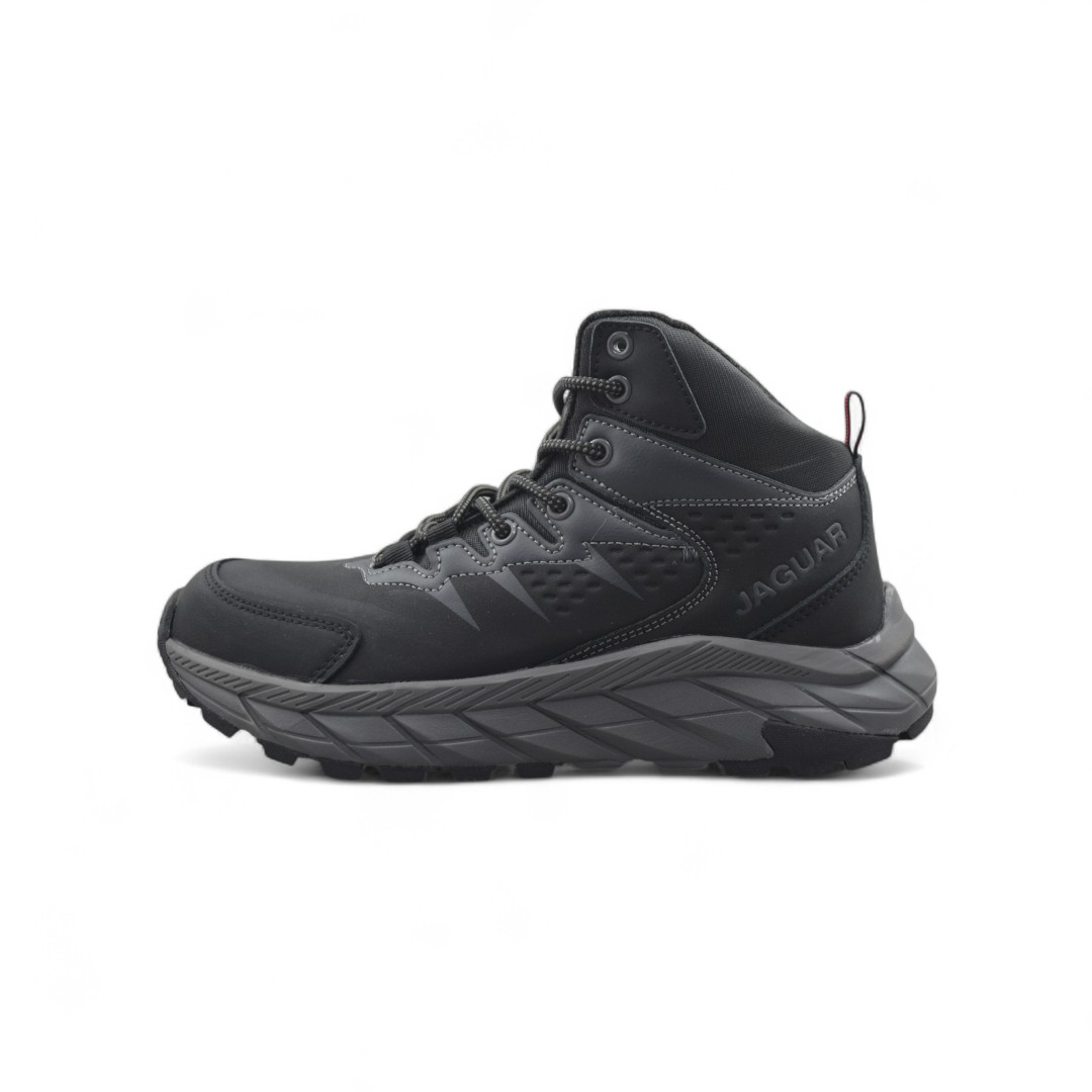 Articulo 2632<br>BOTA TREKKING – JAGUAR – 40/45<br>Color 001 NEGRO <br> <span class='titulo_secundario' style='background-color:white;color:black;margin-top:7px; margin-bottom:0px;font-size:20px;'>Precio del Par</span>