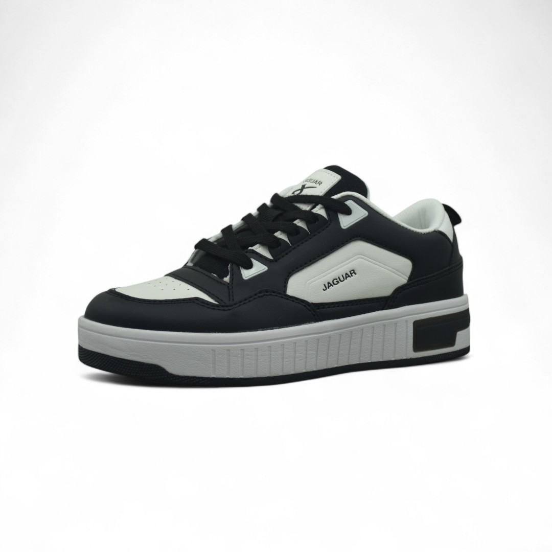 Articulo 2592<br>ZAPATILLA URBANA – JAGUAR – 35/40<br>Color 008 NEGRO / BLANCO <br> <span class='titulo_secundario' style='background-color:white;color:black;margin-top:7px; margin-bottom:0px;font-size:20px;'>Precio del Par</span>