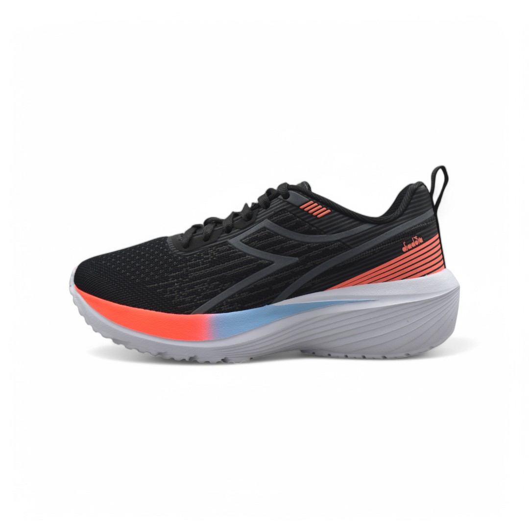 Articulo 2464<br>ZAPATILLA DEPORTIVA – DIADORA – 36/44<br>Color 072 NEGRO / CORAL <br> <span class='titulo_secundario' style='background-color:white;color:black;margin-top:7px; margin-bottom:0px;font-size:20px;'>Precio del Par</span>