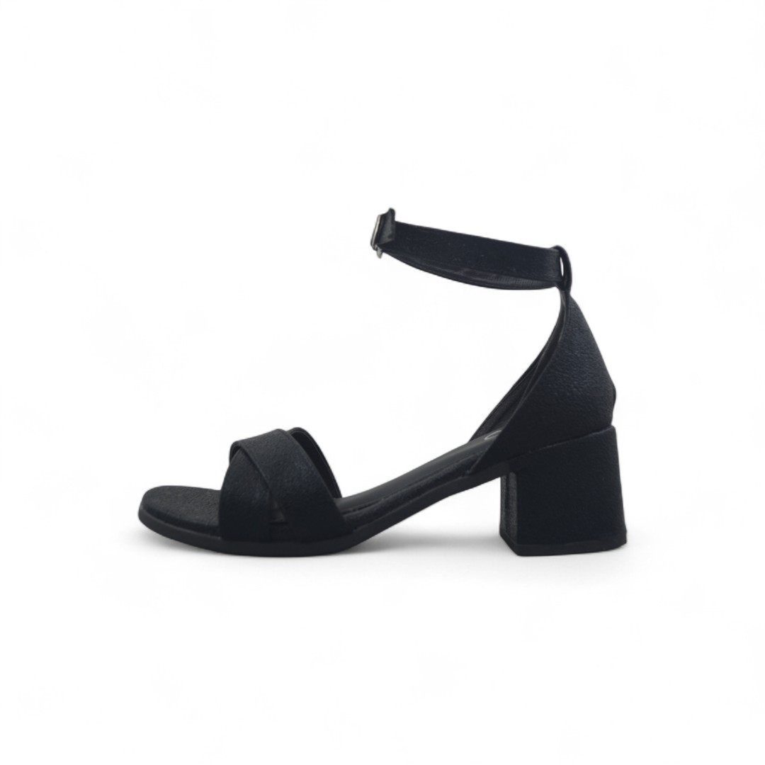 Articulo 2741<br>SANDALIA DAMA – ROCIO – 35/40<br>Color 001 NEGRO <br> <span class='titulo_secundario' style='background-color:white;color:black;margin-top:7px; margin-bottom:0px;font-size:20px;'>Precio del Par</span>